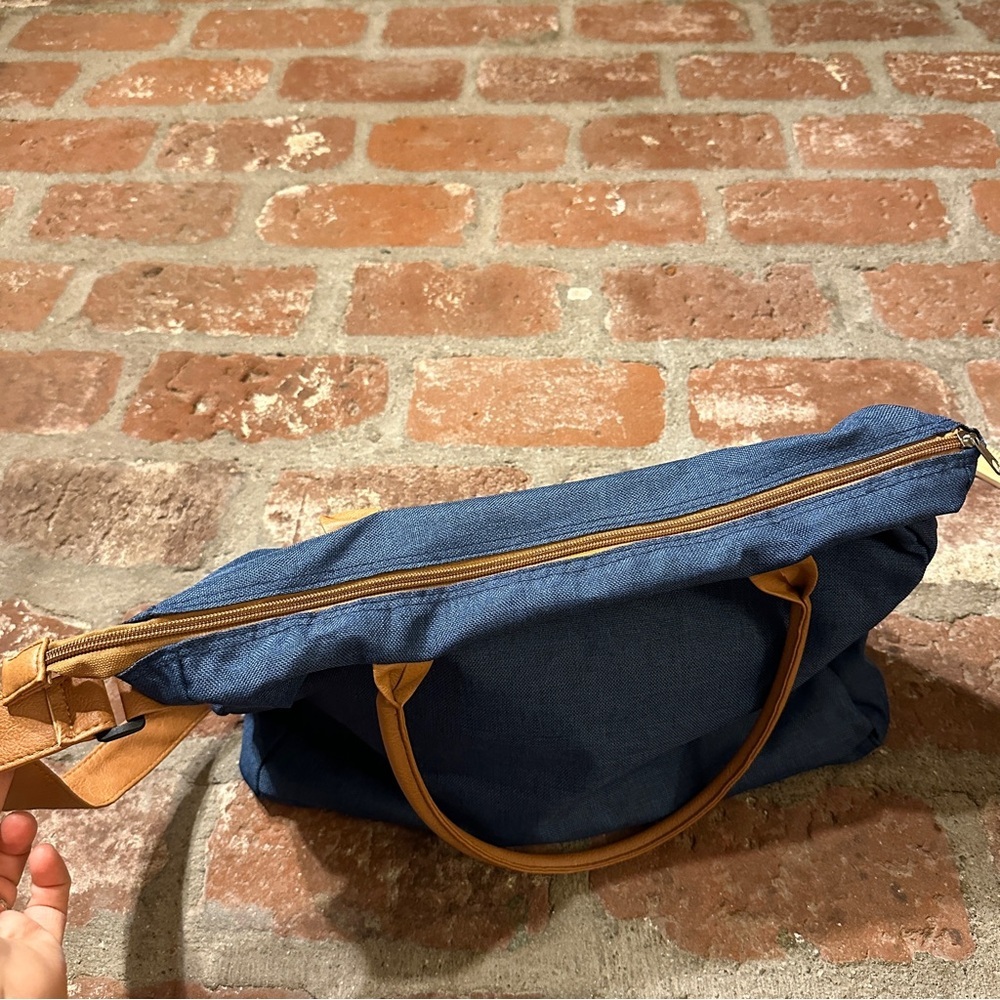 Classic Courier Blue Organizer Tote/Pockets/Ajustable Shoulder Strap/Zip Up/Snap - Picture 10 of 14